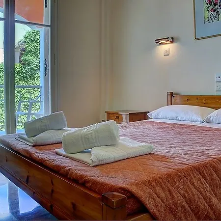 Hotell Benitses Arches 2*